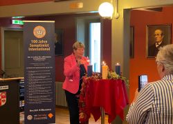 Soroptimist 100 J 030